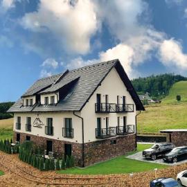 J-H APARTMÁNY HORSKÝ RESORT BUKOVÁ HORA - 100 m od LANOVKY, hotel in Červená Voda