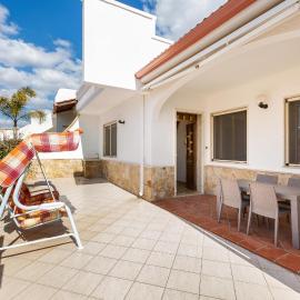 Villa Rosa di Mare by BararHouse、トッレ・ラピッロのホテル