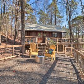 Scenic Greers Ferry Cabin w/ Deck + Fire Pit!, hotel in Heber Springs