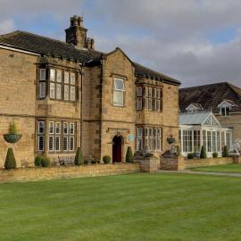 Rogerthorpe Manor Hotel: Pontefract şehrinde bir otel