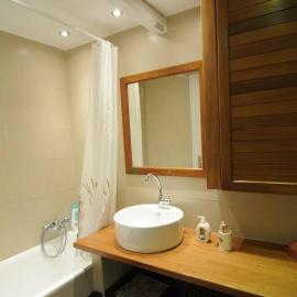 LOVELY QUIET HOUSE WITH GARDEN, hotel em Spetses
