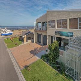 Slip-A-Way Lodge, hotel u gradu Kleinbaai