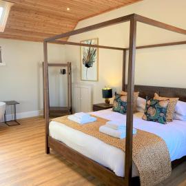 Partridge at Rossie Ochil Estate Cottages with Hot Tub, Perthshire, Hotel in Forgandenny