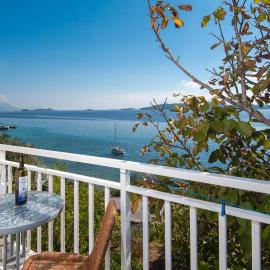Bella Perna Beachfront Apartments, hótel í Kučište