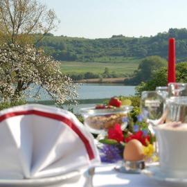 Hotel-Ferienwohnungen Cafe Maarblick, hotel v destinácii Schalkenmehren