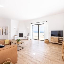 Fortaleza sea view Villa Miramar - Apartment with private pool, hotel i Budens