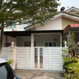 Rumah Armand Masjid Tanah 4Bilik 3Bilik Air Fully Aircond Masjid Tanah Melaka MT9: Masjid Tanah şehrinde bir otel
