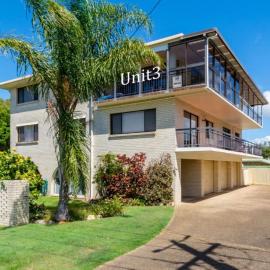 Spacious Unit Overlooking Moreton Bay