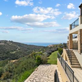 2 bedroom Apartment Avdimou with stunning sea views, Aphrodite Hills Resort, מלון בקוקליה