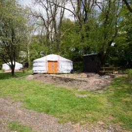 Wellstone Yurts - Red Kite، فندق في Llanfyrnach