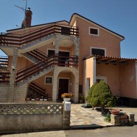 Apartments Nerina, Hotel in Karpinjan