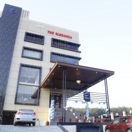 The Eleganza, hotel a Jhājra