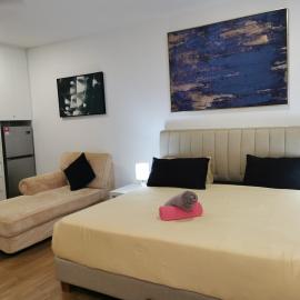 Apple Home 2 at Menara Simfoni, King Size Bed, Cheras, Nexflix, Wifi, Parking, hotel in Seri Kembangan