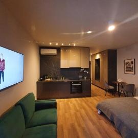 APARTAMENT W CHMURACH- 15 PIĘTRO OSIEDLE TYSIĄCLECIA- prywatny parking- wielki taras z widokiem na zachód słońca, hotel in Katowice