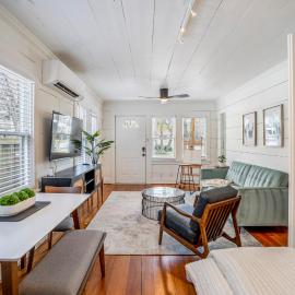 Historic Heights Artist Bungalow #1, hotel in Houston