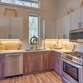 Upscale & Quiet Paducah Retreat on 15 Acres!, hotel v destinaci Paducah