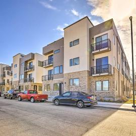 Boise Townhome w/ Rooftop Deck, 2 Mi to Downtown!, Hotel in Boise