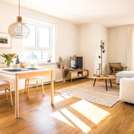 Wunderschöne Ferienwohnung mit Feldblick und Balkon, mit kostenlosem Wlan und Strandfahrrad, Haustiere erlaubt