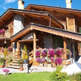 Hotel Letterario Locanda Collomb – hotel w mieście La Thuile