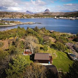 Caisteal Liath Chalets, hotel in Lochinver