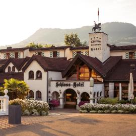 Viesnīca Swiss-Chalet Merlischachen - Romantik Schloss-Hotel am See pilsētā Kīsnahte