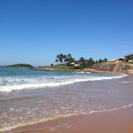Apartamento a poucos metros do mar em Guarapari