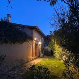 Viesnīca Casa rural De Añil - Jardín privado pilsētā Velliza