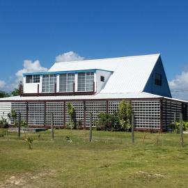 The BNB on Triggerfish Close to the airport, hótel í Ladyville