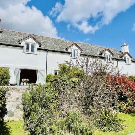 Orchard Cottage - Walking distance of the river, charming sunny patio, quiet location
