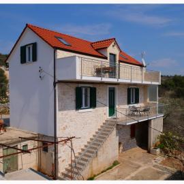 House Natalija, hotel a Podgreben