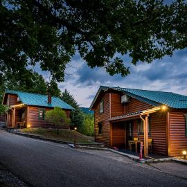 Chalet Likouresi Village, hotel sa Karpenision