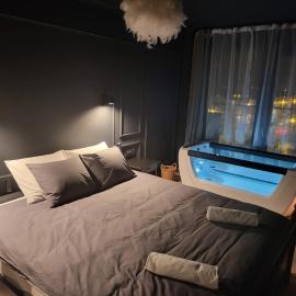 SPAre-Time - Exclusive and Unique Apartment! 18+, hotel em Oradea