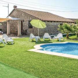 Awesome Home In Villanueva Del Duque, hotel in Villanueva del Duque