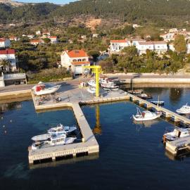 Apartments and boat rental Petra Španjol - crane and moorings