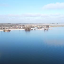 B&B Veluwemeer, jacuzzi, swim spa, sauna, steam bath and sandy beach, hotel in Biddinghuizen