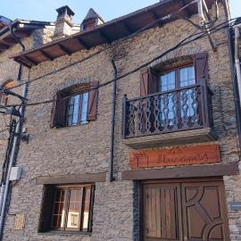 Les Llucanes, hotel v destinácii Ribera de Cardós