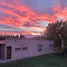 Casa quinta en Pocito con pileta quincho cancha de futbol, khách sạn ở Pocito