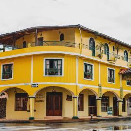 Hostal Las Palmas, готель у місті Пуйо