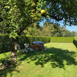 Twisterhof appartement Twister, volledige privé tuin inclusief hottub, hotel sa Sustrum