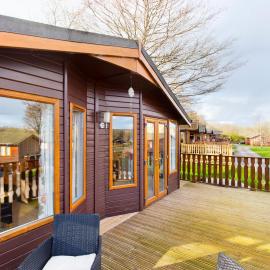 3 Bedroom Lakeview Lodge - Ensuite & Balcony Deck, Hotel in Carnforth