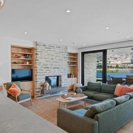 Winona of Wanaka - Luxury Lakefront Apartment
