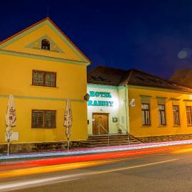 Hotel Rabbit、Trhový Štěpánovのホテル