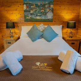 Wall Eden Farm - Luxury Log Cabins and Glamping, hotel u gradu Hajbridž