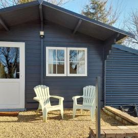 Delightful Studio Log Cabin, khách sạn ở Coolnacon