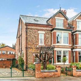 Queens One, hotel u gradu Urmston
