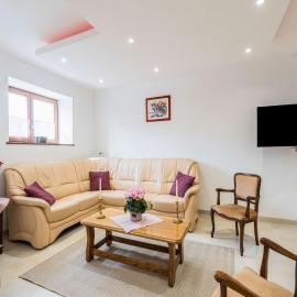 Cozy Chalet with Garden, מלון בבורן