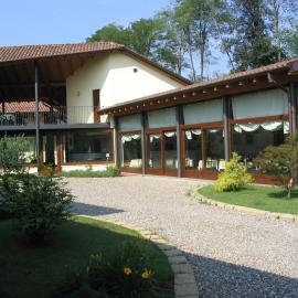 Albergo Giardino, מלון בSannazzaro deʼ Burgondi