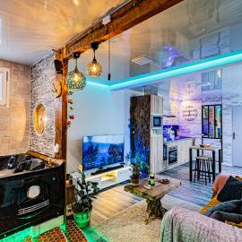 Le Néflier Dijon - appart balnéo - SPA romantique pour 2, hotel in Dijon