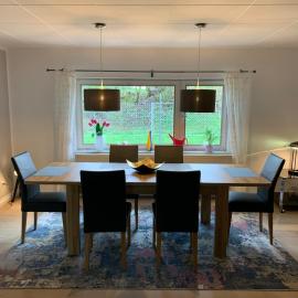 Ferienhaus Relax - Modernes Haus auf großem Grundstück im Grünen, hotel in Saarbrücken