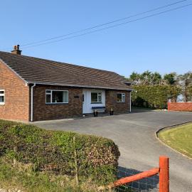 Blaenywawr, hotel a Cross Inn